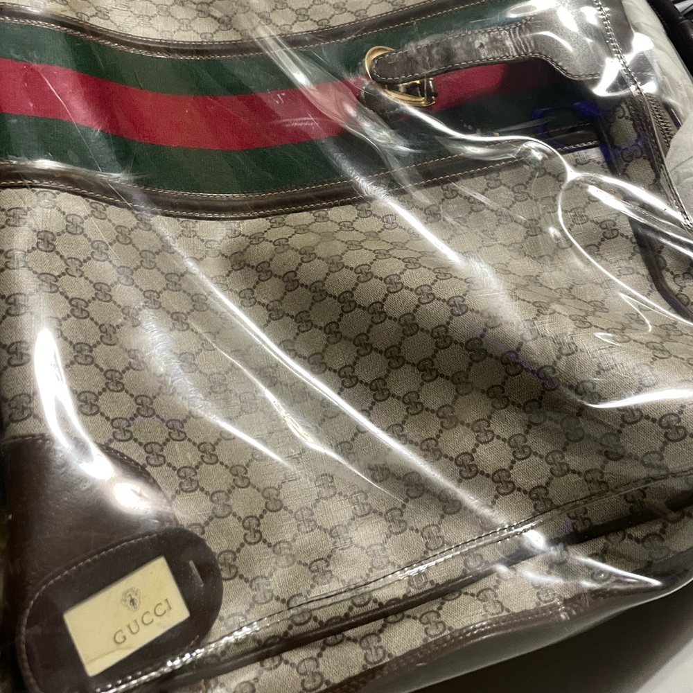 Gucci luggage bag